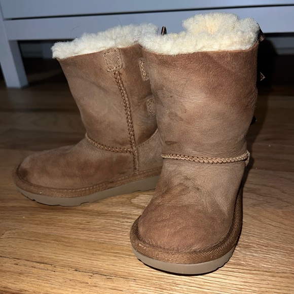 Little Girl Size 9 Bailey Bow in Chestnut - Picture 3 of 11